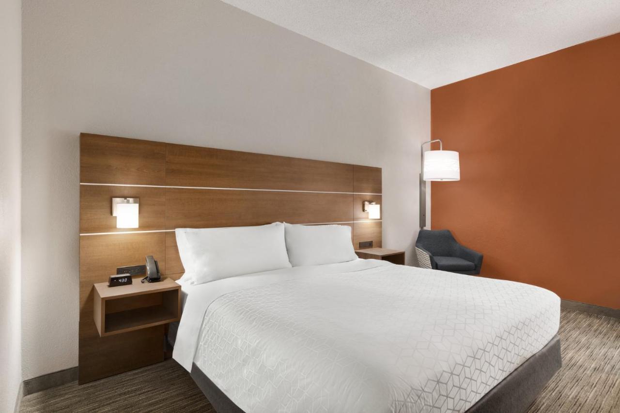 Holiday Inn Express Vero Beach-West I-95 By Ihg Exterior photo