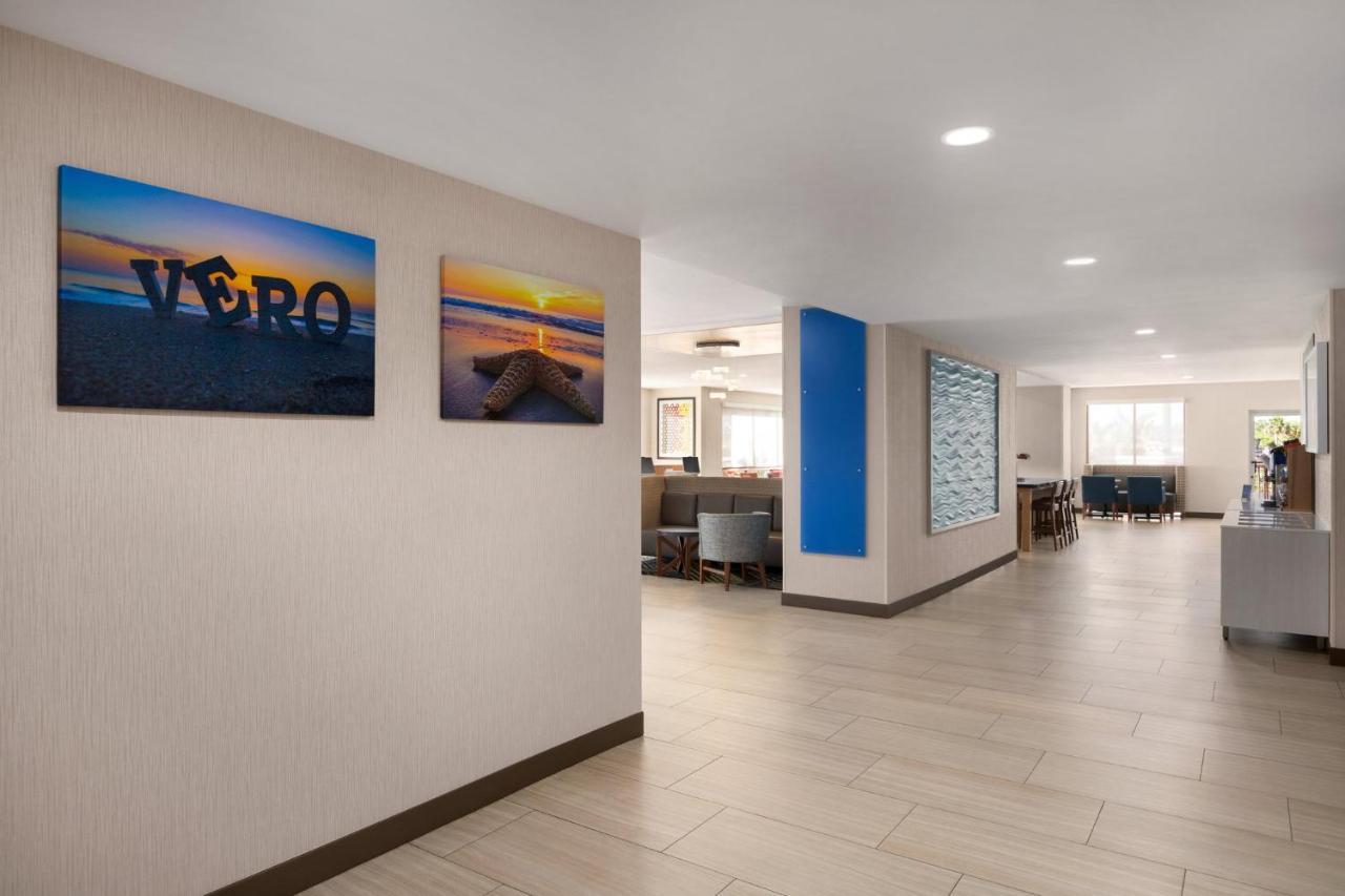 Holiday Inn Express Vero Beach-West I-95 By Ihg Exterior photo