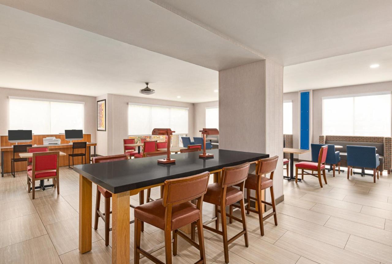Holiday Inn Express Vero Beach-West I-95 By Ihg Exterior photo