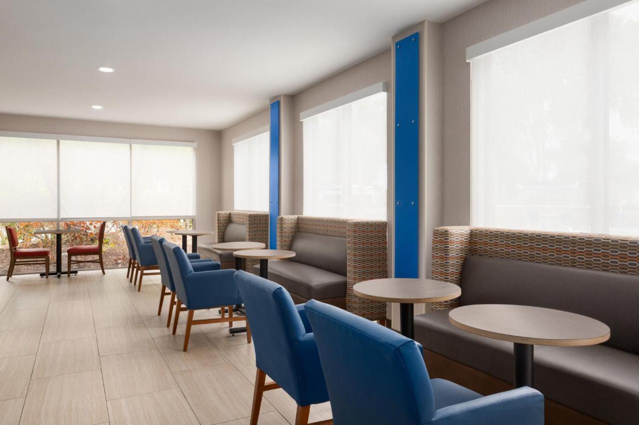 Holiday Inn Express Vero Beach-West I-95 By Ihg Exterior photo