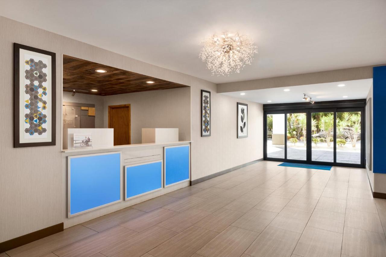 Holiday Inn Express Vero Beach-West I-95 By Ihg Exterior photo