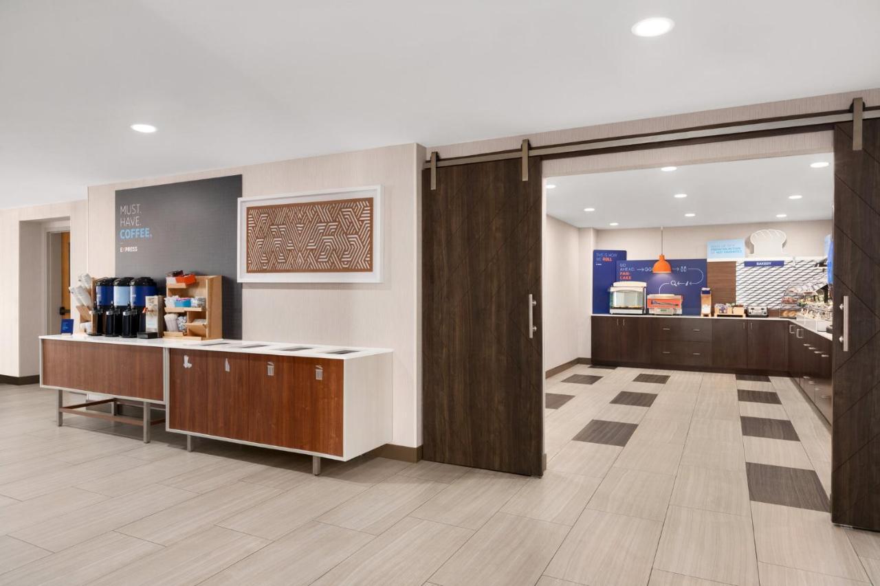 Holiday Inn Express Vero Beach-West I-95 By Ihg Exterior photo