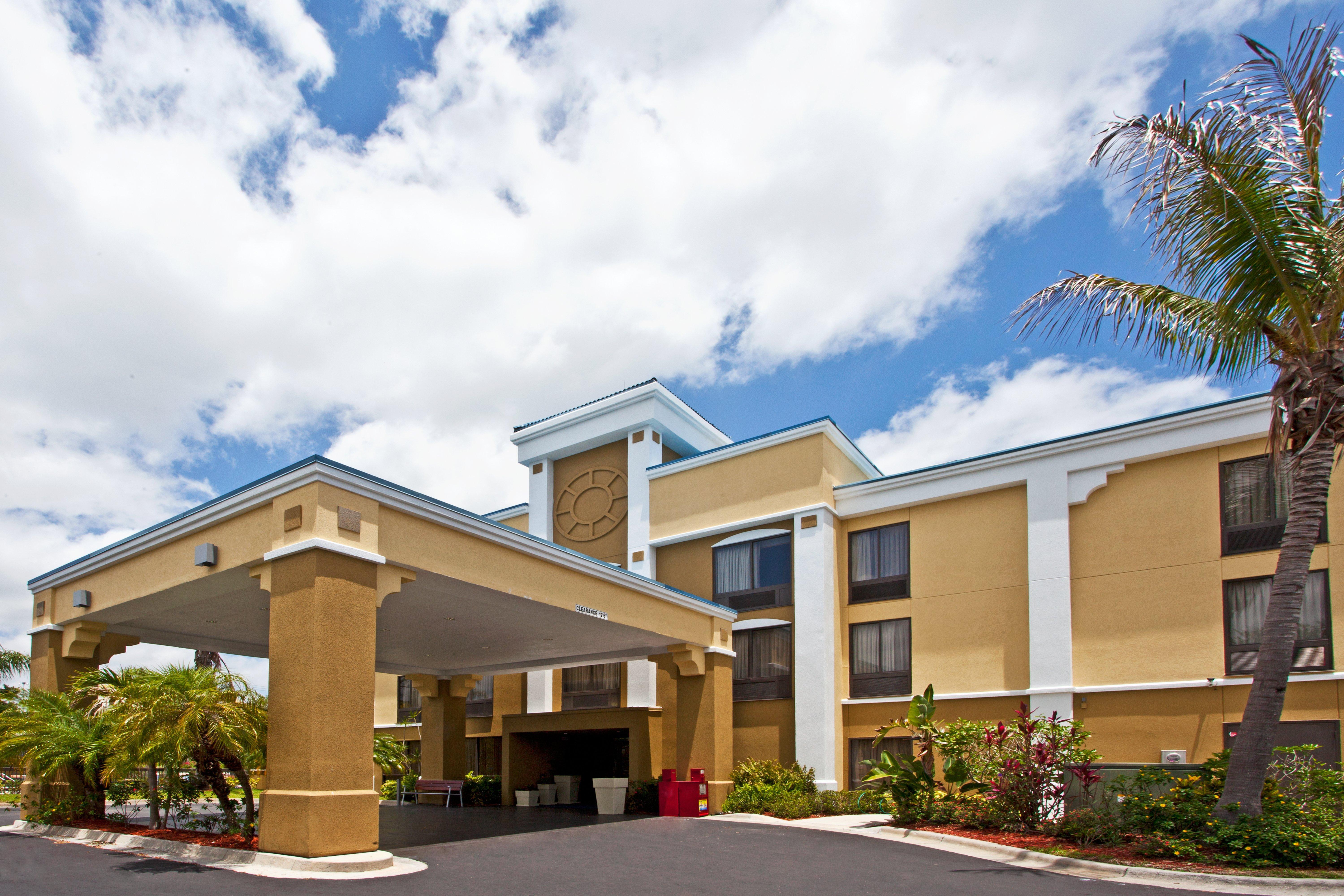 Holiday Inn Express Vero Beach-West I-95 By Ihg Exterior photo