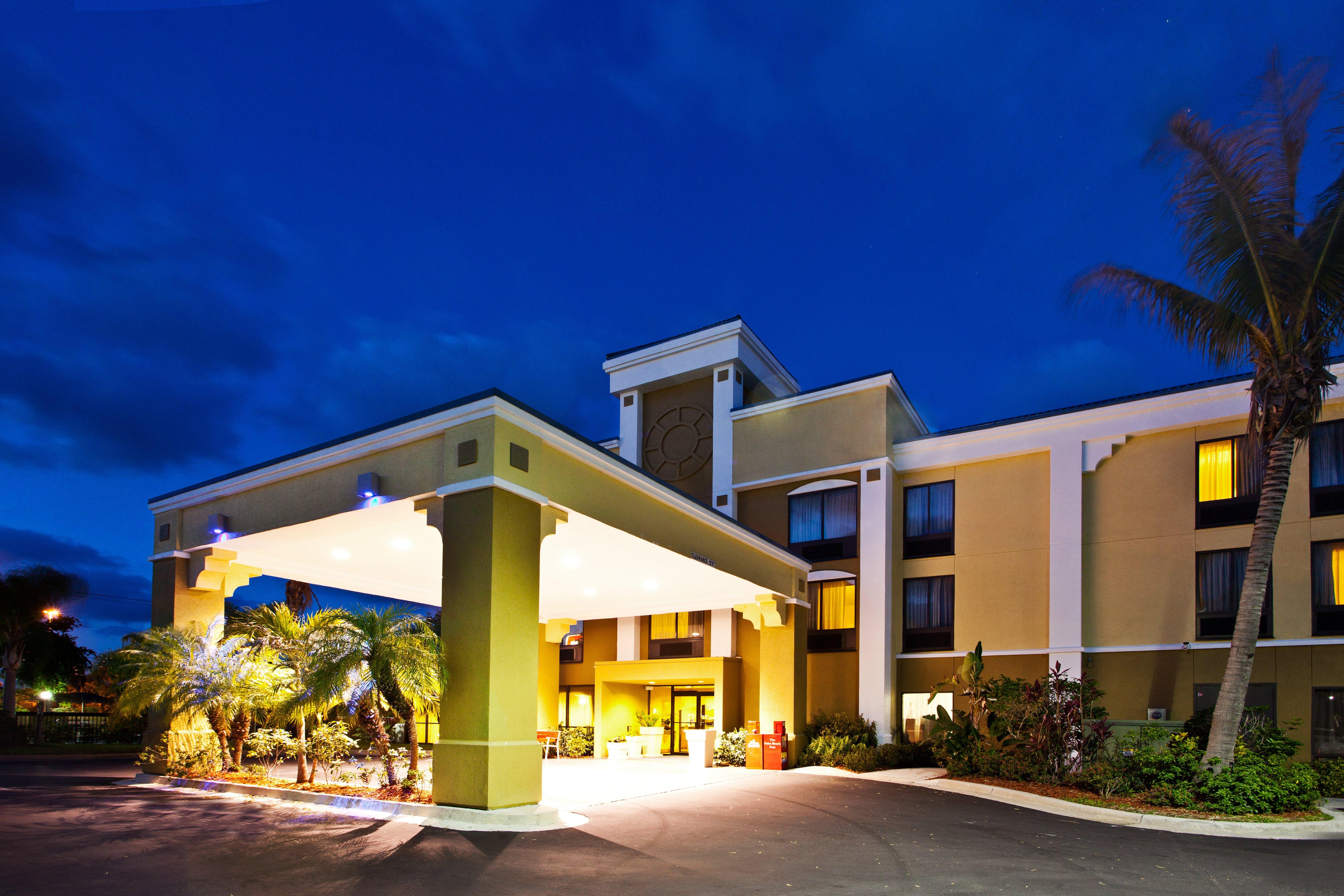 Holiday Inn Express Vero Beach-West I-95 By Ihg Exterior photo