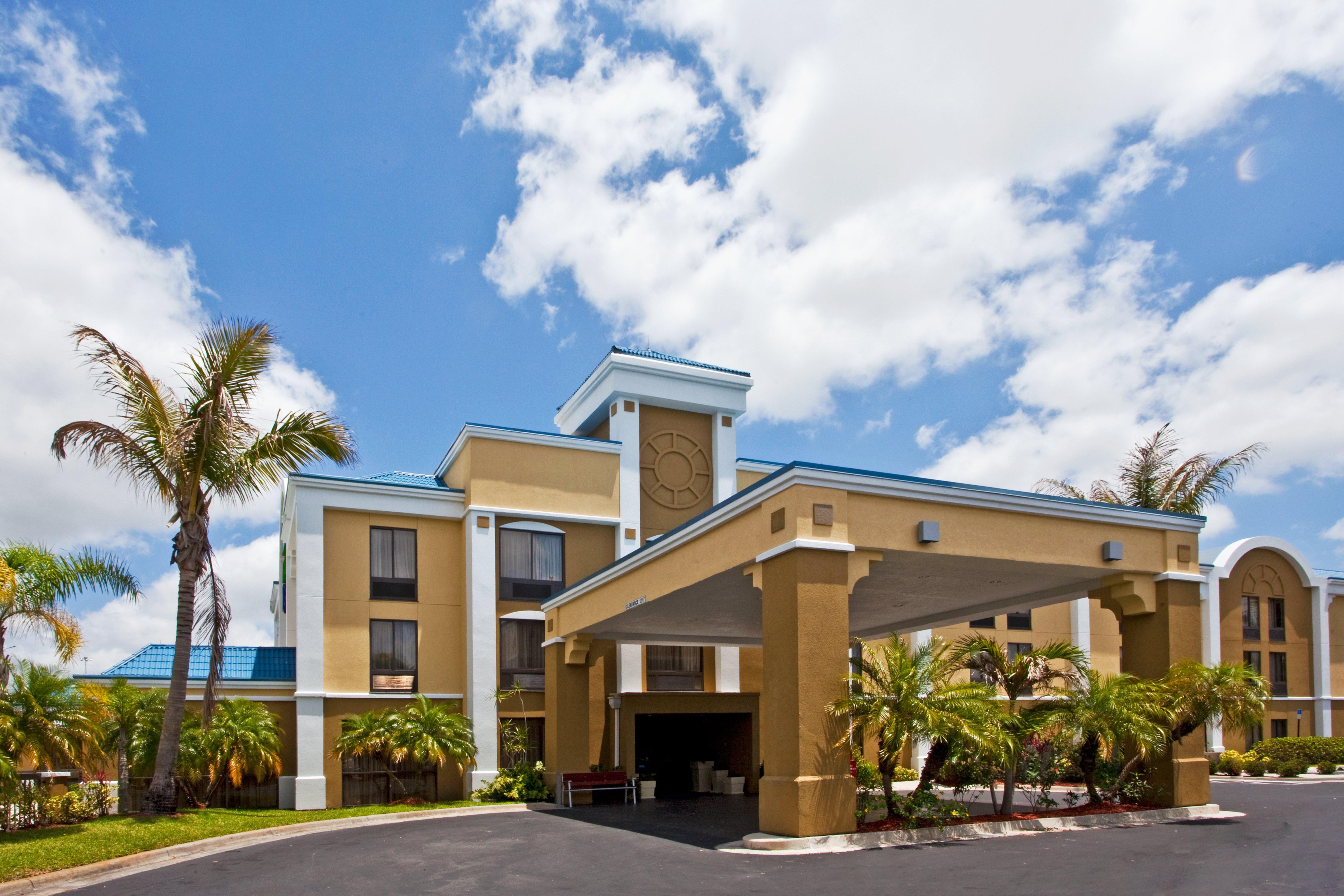 Holiday Inn Express Vero Beach-West I-95 By Ihg Exterior photo