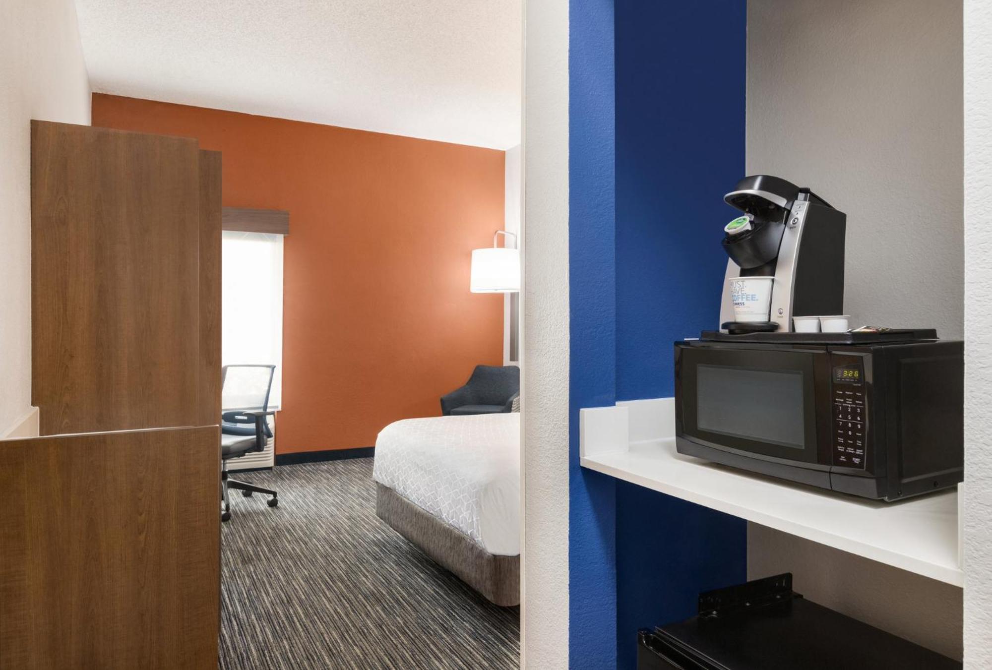 Holiday Inn Express Vero Beach-West I-95 By Ihg Exterior photo