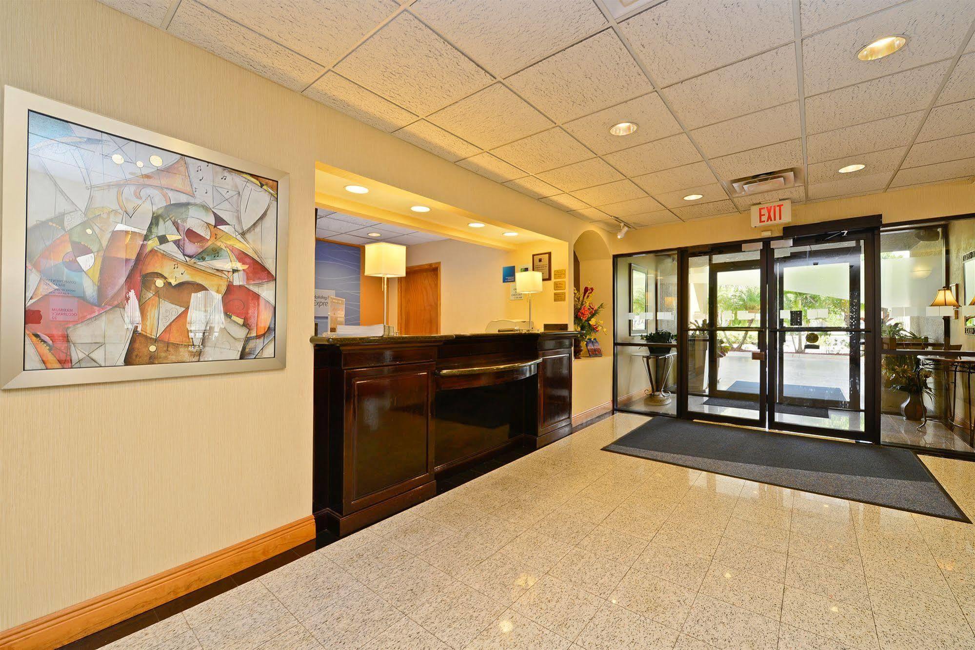 Holiday Inn Express Vero Beach-West I-95 By Ihg Exterior photo