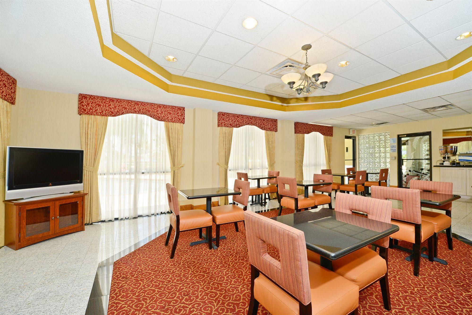 Holiday Inn Express Vero Beach-West I-95 By Ihg Exterior photo