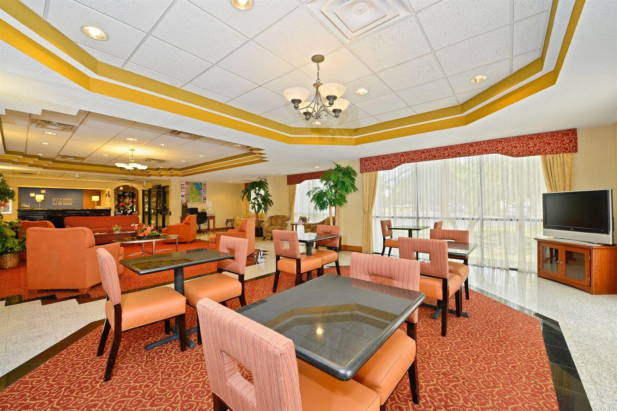 Holiday Inn Express Vero Beach-West I-95 By Ihg Exterior photo