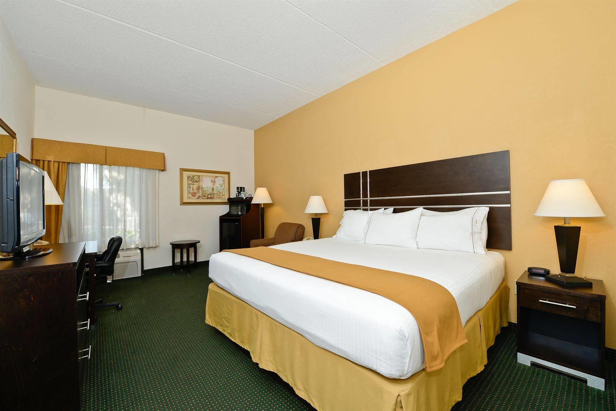 Holiday Inn Express Vero Beach-West I-95 By Ihg Exterior photo